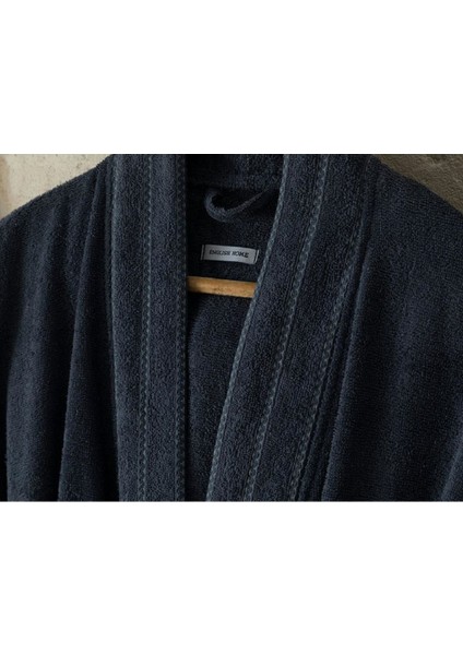 Yumuşak pamuklu antrasit bornoz, konfor ve şıklık sunar, tek veya set halinde mevcuttur fiyatları