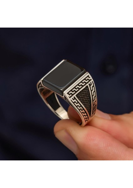 Kare Siyah Taşlı Grek Motif 925 Gümüş Erkek Yüzük