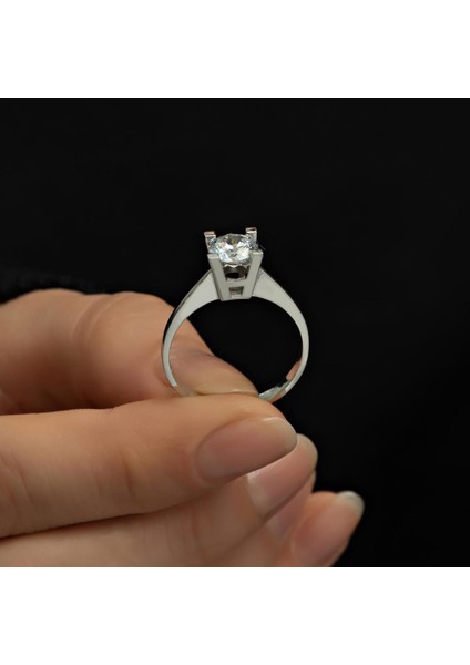 4 Tırnak Swarovski Taşlı Gümüş Yüzük