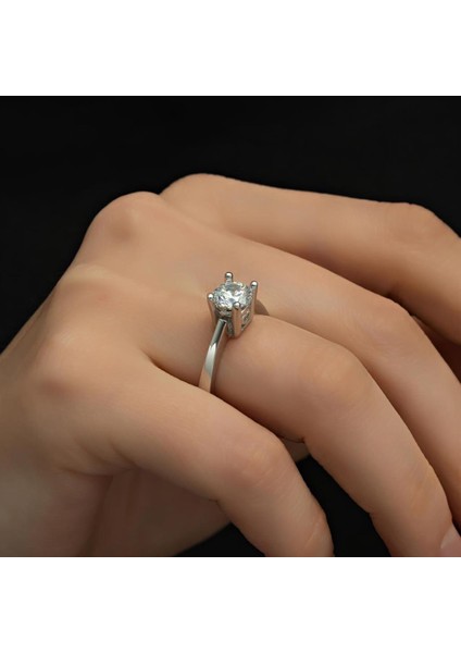 Swarovski Taşlı Kalp Motifli Gümüş Tektaş Yüzük