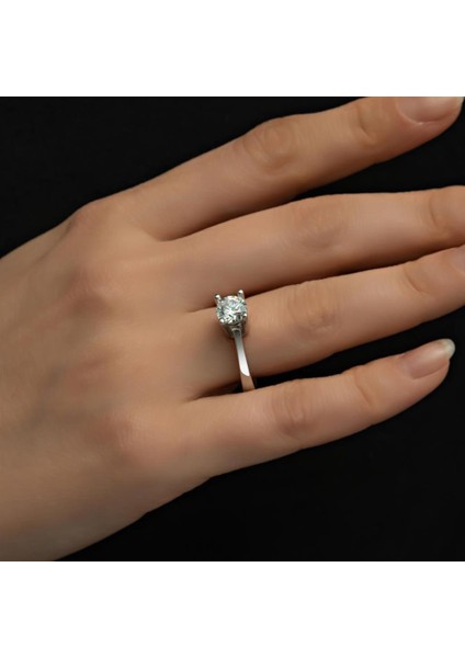 Swarovski Taşlı Kalp Motifli Gümüş Tektaş Yüzük