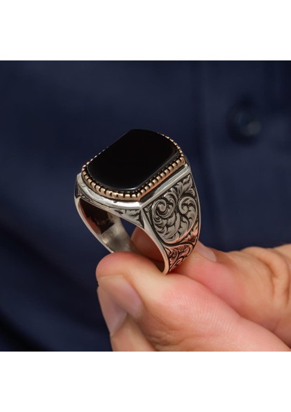 Siyah Oniks Taşlı Oyma Motif 925 Gümüş Erkek Yüzük