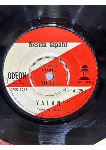 Nesrin Sipahi ‎– Dağlarda Duman Güzeldir / Yalan 1969 Baskı 45LİK