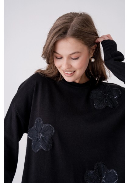 Bisiklet Yaka Yırtmaçlı Salaş Aplikeli Triko Kazak fırsatları