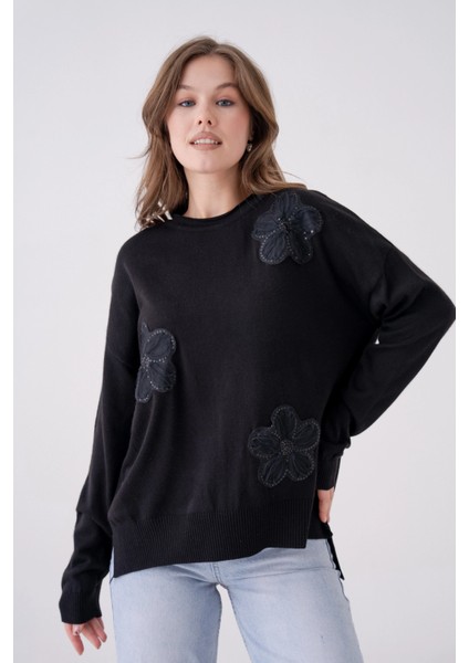 Bisiklet Yaka Yırtmaçlı Salaş Aplikeli Triko Kazak indirimleri