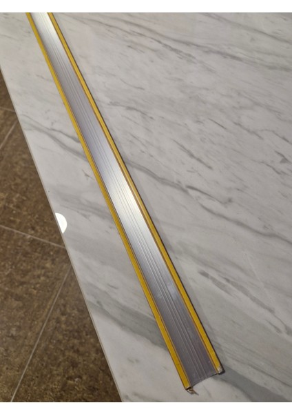 Parke Eşik Çıtası Kendinden Silikonlu Yapışkanlı Meşe Renkli Alüminyum Profil 90 Cm/3 Adet.