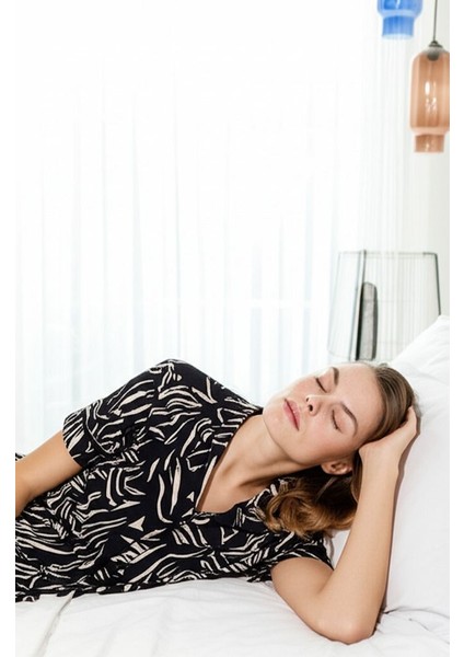 Kadın Önden Düğmeli Gömlek Yakalı Pamuk Saten Dokuma Göğüs Cepli Kısa Kol Pijama Takımı fiyatları