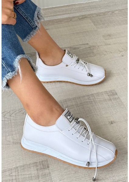 Beyaz Suni Deri Bağcıklı Kadın Sneaker Ayakkabı