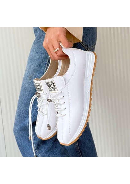 Beyaz Suni Deri Bağcıklı Kadın Sneaker Ayakkabı fırsatları