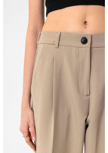 Bej Kadın Yüksek Bel Straight Fit Kısa Pantolon indirimleri
