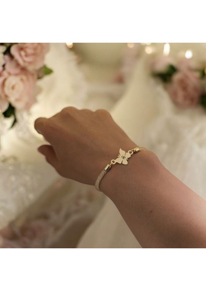 Kadınlar İçin Kelebek Motifli 14 Ayar Altın Plakalı Harfe Özel Bileklik-366Harf-SW modelleri