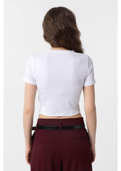 Beyaz Crop Kadın T-Shirt fırsatları