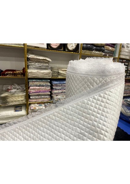 Dantelli Beyaz Kapitone Dantelli Raf Örtüsü En 33 × Boy 10 Metre