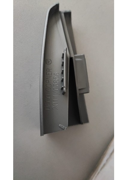 Parke Süpürgeliği Pratik Montajı İçin Dış Köşe Plastik Aparatı (8 cm Süpürgeliğe Uygun) 8 Ad.