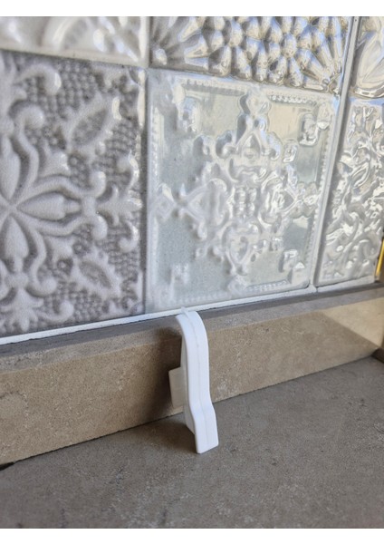 Parke Süpürgeliği Pratik Montajı İçin Ara Birleşim Plastik Aparatı (8 cm Süpürgeliğe Uygun) 10 Ad. modelleri