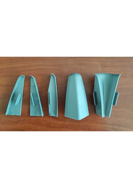 Parke Süpürgeliği Pratik Montajı Için Sağ Bitim Plastik Aparatı (8 cm Süpürgeliğe Uygun) 10 Ad.