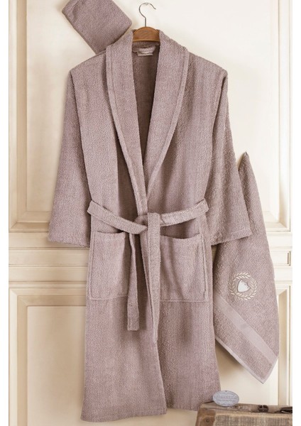 Konforlu ve şık 8'li pamuk bornoz seti, kahverengi tasarım, rahat kullanım modelleri