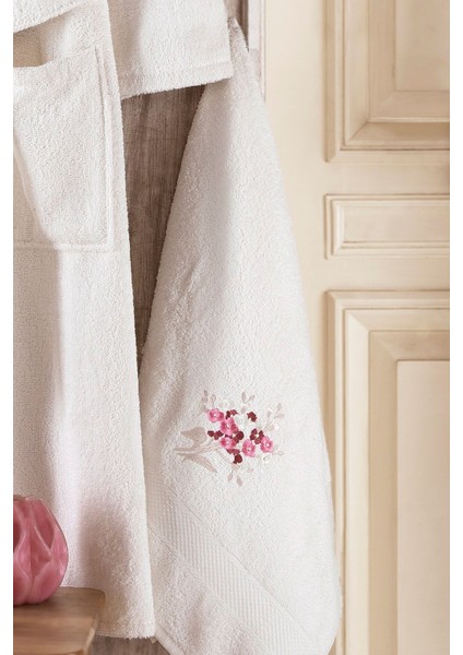 Konforlu ve şık 8'li pamuk bornoz seti, kahverengi tasarım, rahat kullanım fırsatları