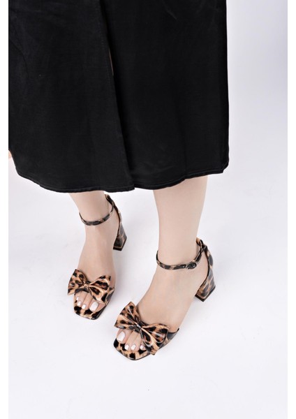 Büyük Numara Bayan Rugan Leopar Desenli Alçak Ökçe Günlük Fiyonklu Tek Bant Ayakkabı fiyatları