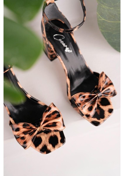 Büyük Numara Bayan Rugan Leopar Desenli Alçak Ökçe Günlük Fiyonklu Tek Bant Ayakkabı modelleri
