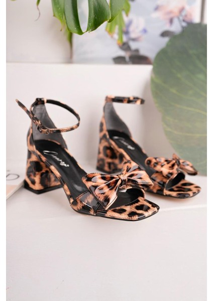 Büyük Numara Bayan Rugan Leopar Desenli Alçak Ökçe Günlük Fiyonklu Tek Bant Ayakkabı fırsatları