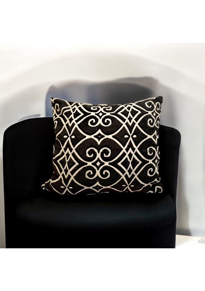 Siyah Beyaz Klasik Desenli Dekoratif Kırlent Kılıfı - 45 x 45 cm