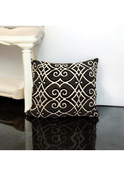 Siyah Beyaz Klasik Desenli Dekoratif Kırlent Kılıfı - 45 x 45 cm fırsatları
