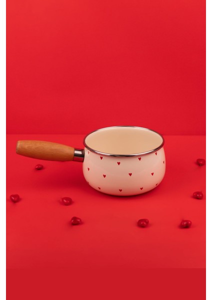 Cupid Ahşap Saplı Kalp Desenli Emaye Sos Tavası 16CM 1,3 Litre (Indüksiyon Dahil Tüm Ocaklara Uygun