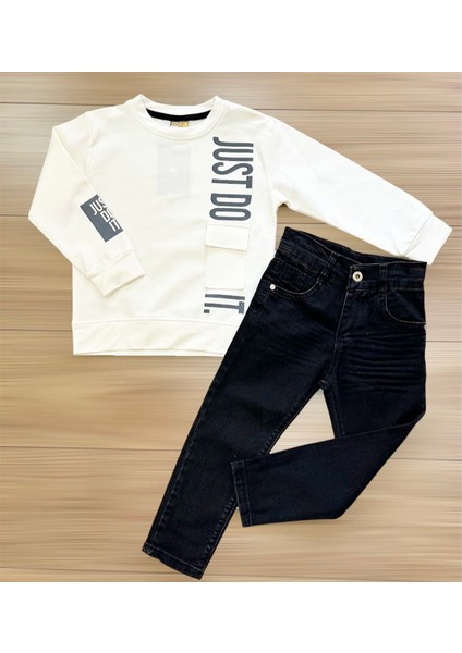 Erkek Çoçuk Ikili Takım. Beyaz Sweatshirt ve Siyah Kot Pantolon