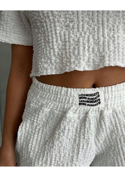 Rahat Fit Dokulu Şortlu Takım