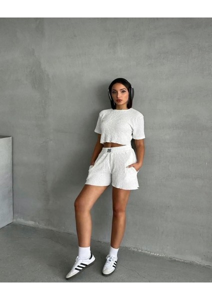 Rahat Fit Dokulu Şortlu Takım