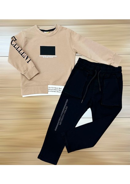 Erkek Çoçuk Ikili Takım. Sweatshirt ve Siyah Kot Pantolon