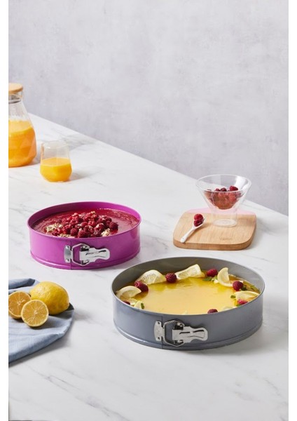 Gri ve fuşya renkli kek kalıbı seti, 28/24 cm, şık ve kullanışlı tasarım