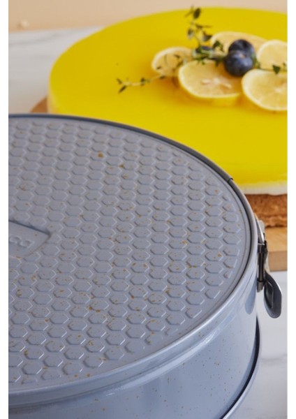 Gri ve fuşya renkli kek kalıbı seti, 28/24 cm, şık ve kullanışlı tasarım indirimleri