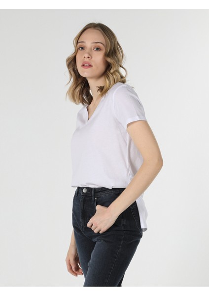 Regular Fit V Yaka Düz Kadın Beyaz Kısa Kol Tişört modelleri
