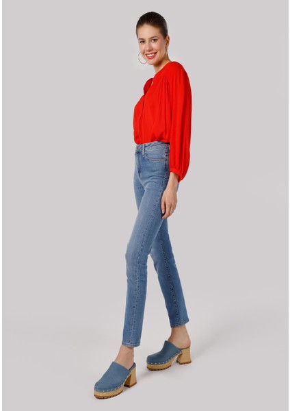 703 Carla Slim Fit Orta Bel Düz Paça Kadın Denim Jean Pantolon