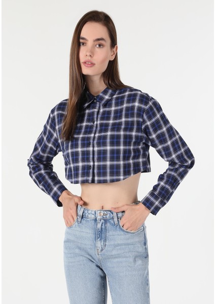 Regular Fit Shirt Neck Ekoseli Kadın Lacivert Uzun Kol Gömlek fırsatları