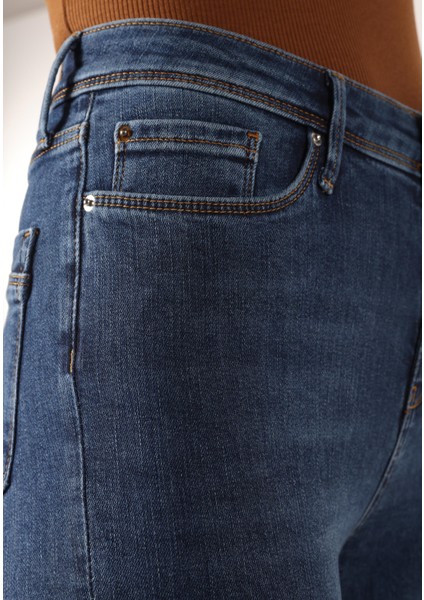 703 Carla Slim Fit Orta Bel Düz Paça Kadın Denim Jean Pantolon
