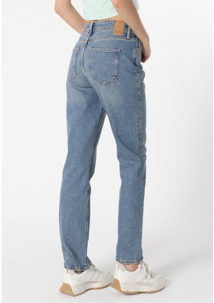 792 Mıla Regular Fit Orta Bel Slim Straight Leg Kadın Mavi Jean Pantolon