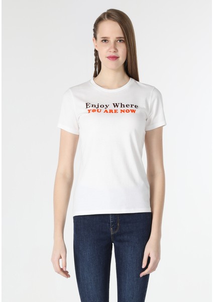 Slim Fit Yazı Baskılı Beyaz Kadın Kısa Kol Tişört fırsatları