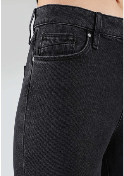 Slim Fit Orta Bel Düz Paça Kadın Siyah Jean Pantolon indirimleri