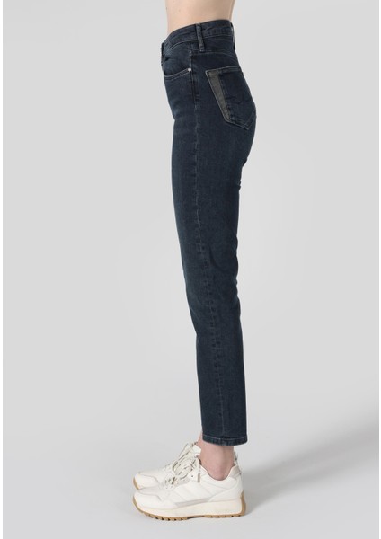703 Carla Slim Fit Orta Bel Düz Paça Kadın Mavi Jean Pantolon
