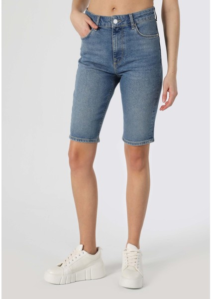 Yüksek Bel Slim Straight Fit Düz Paça Mavi Kadın Şort CL1063580