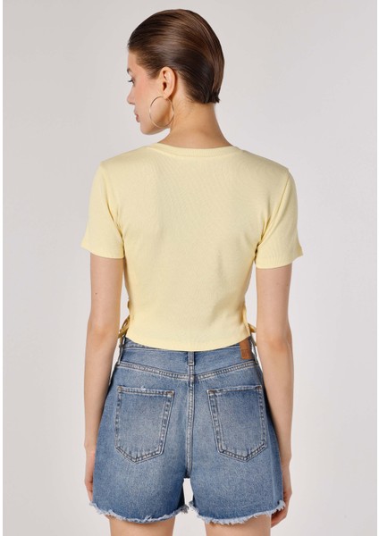 Slim Fit Yuvarlak Yaka Kadın Sari Kısa Kol Tişört fiyatları