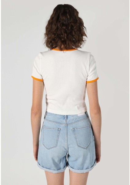 Slim Fit Yuvarlak Yaka Baskılı Kadın Beyaz Kısa Kol Tişört fiyatları