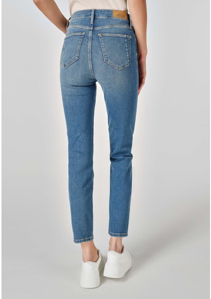 Slim Fit Orta Bel Düz Paça Kadın İndigo Jean Pantolon fiyatları