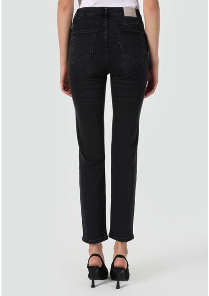 703 Carla Slim Fit Orta Bel Düz Paça Kadın Siyah Jean Pantolon