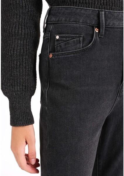 900 Larıs Regular Fit Yüksel Bel Tam Boy Paça Kadın Siyah Jean Pantolon