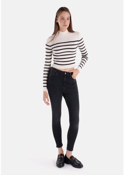 Skinny Fit Yüksel Bel Dar Paça Kadın Siyah Jean Pantolon
