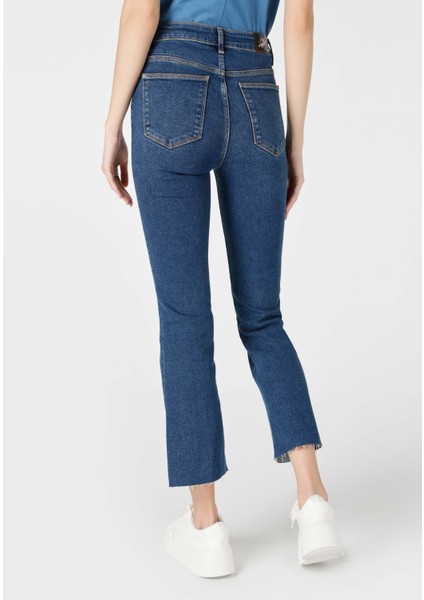 771 Emery Regular Fit Yüksel Bel Kısa Ispanyol Paça Kadın Denim Jean Pantolon